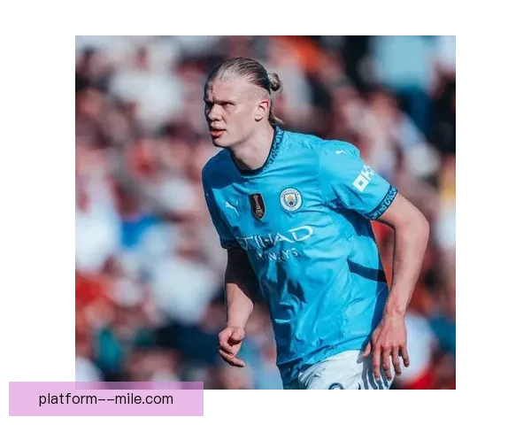 曼城前锋哈兰德因臀部酸痛缺席联赛杯赛场 伤情引发关注